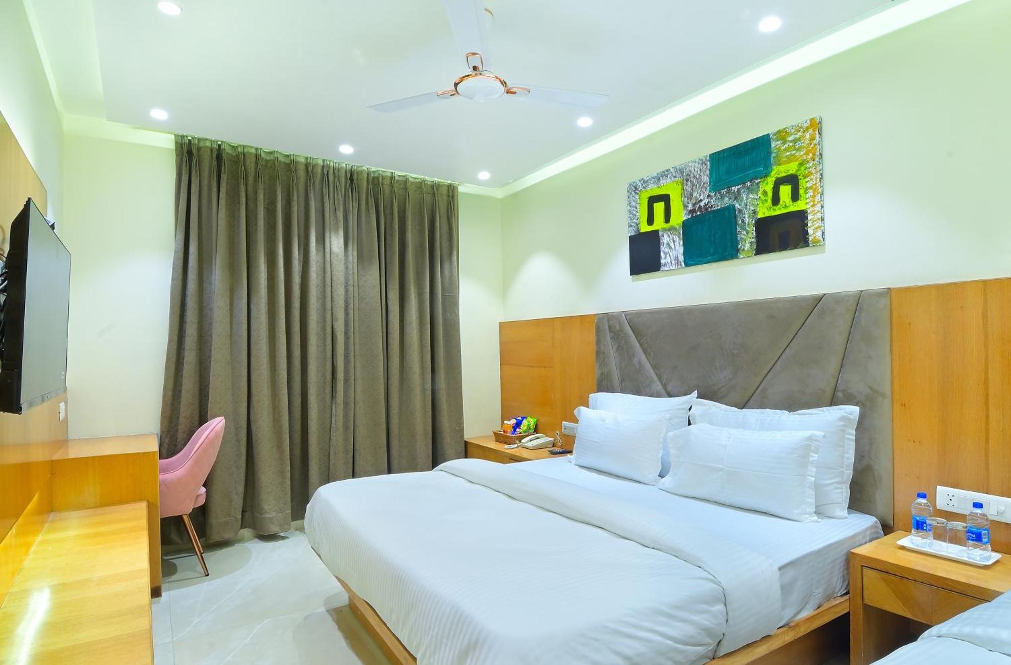 Hotel Shandon-2 Mins From Connaught Place 4*